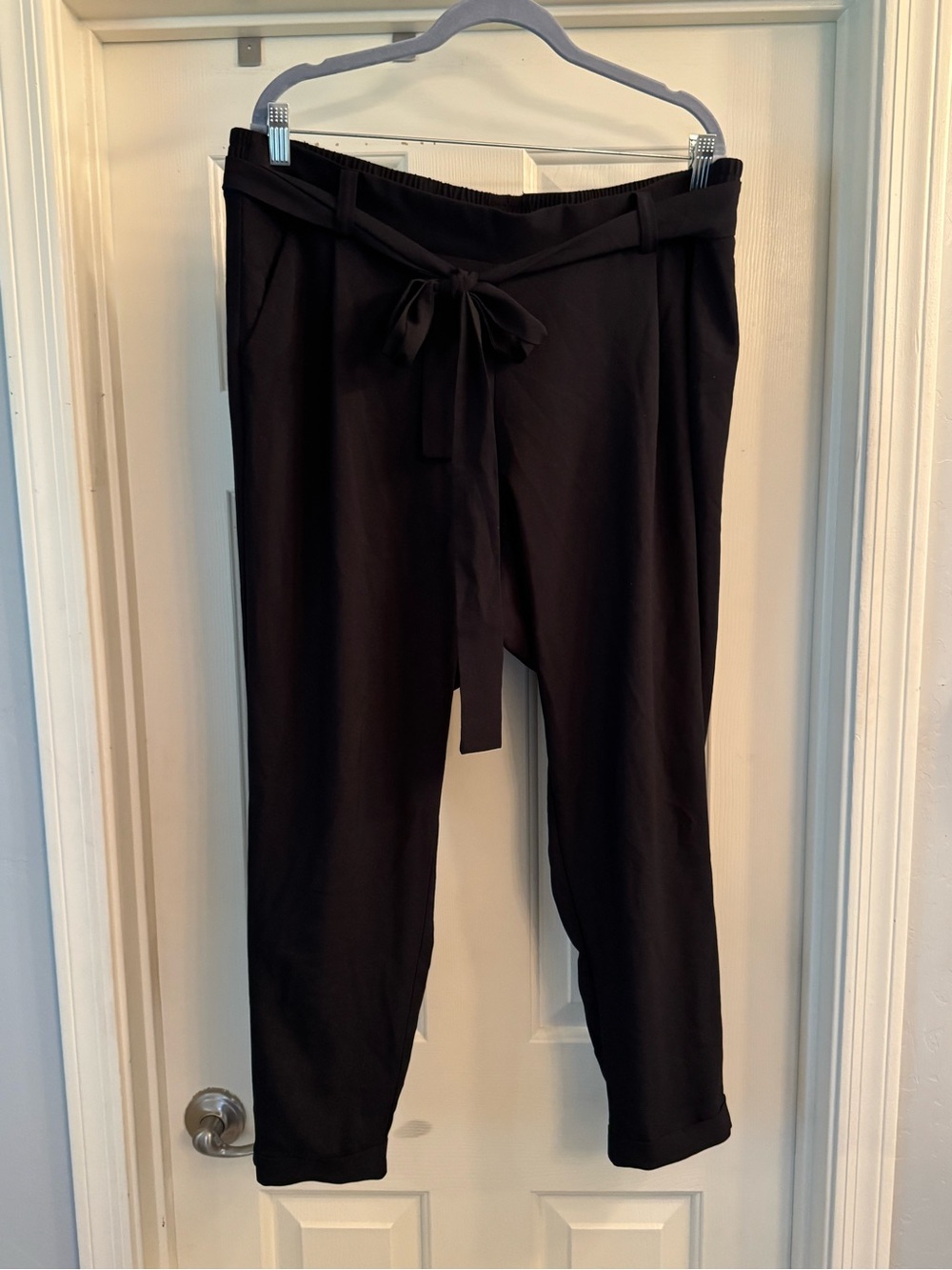 EUC TORRID Women's Black Tie-Waist Tapered Pants